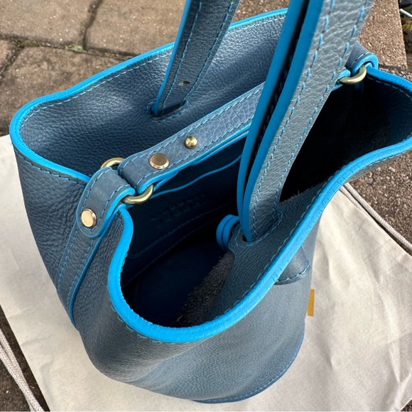 Lindquist Object Small Cyl in Roy blue - Picture 10 of 16